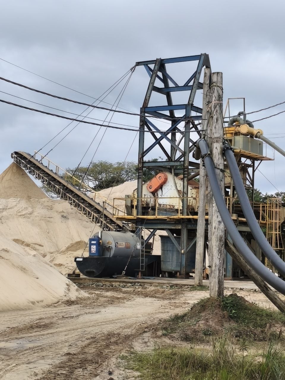 Double-washed silica sand stockpile MS Minérios